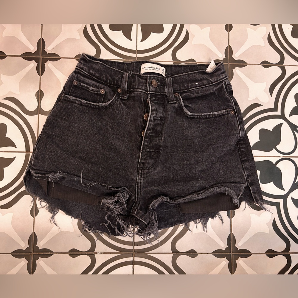 ABERCROMBIE & FITCH | Curve Love Black High Rise Mom Shorts
